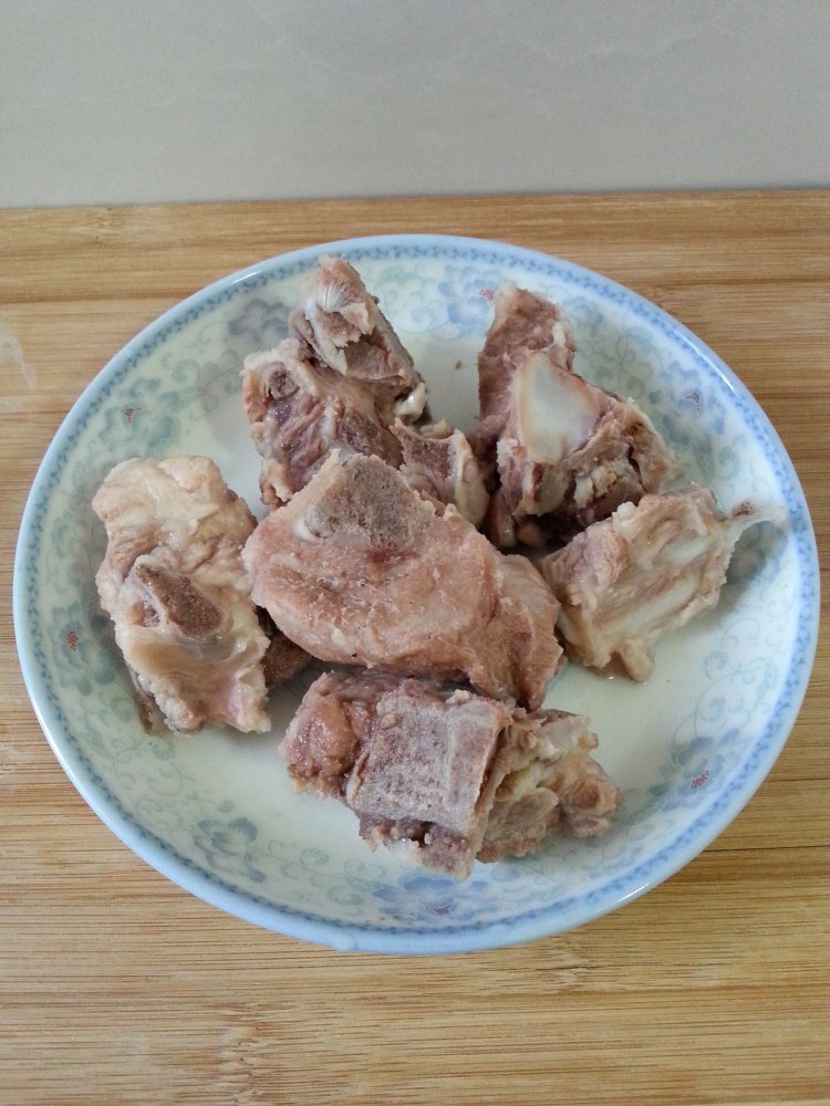 菜干煲猪骨汤步骤1