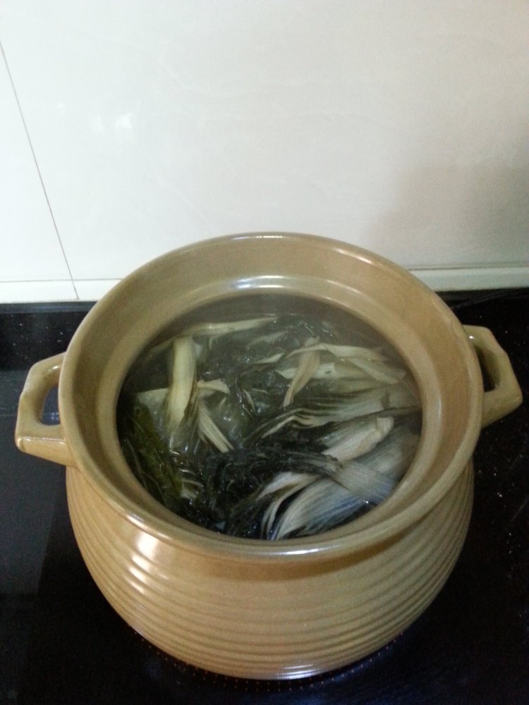 菜干煲猪骨汤步骤6