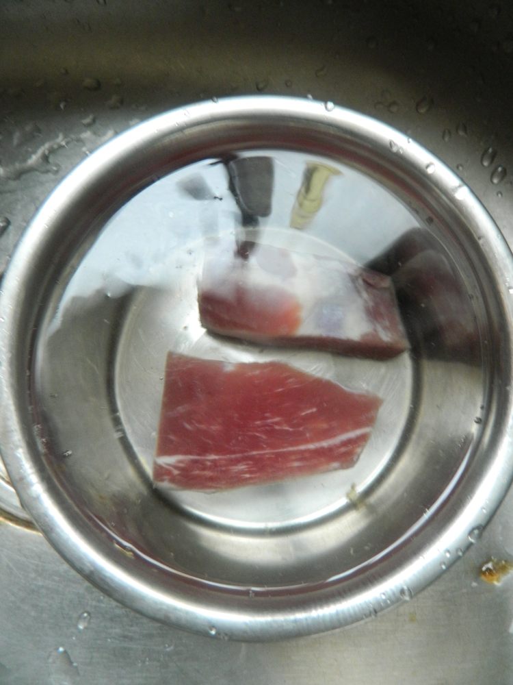 咸肉皮蛋粥步骤2