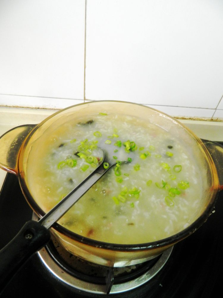 咸肉皮蛋粥步骤16