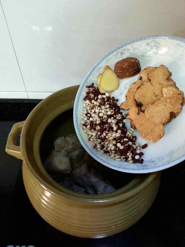 土茯苓煲猪骨汤步骤4