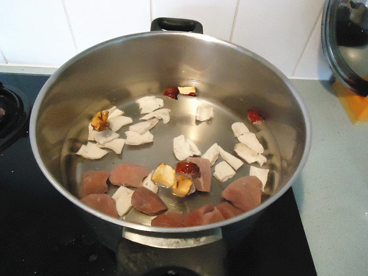 虫草花牛肉汤步骤5