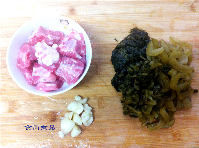 咸菜豌豆焖排骨步骤3