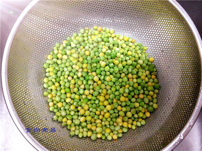 咸菜豌豆焖排骨步骤4