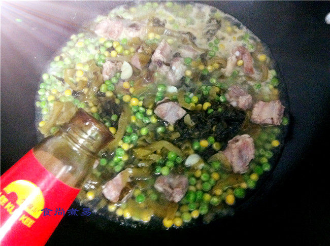 咸菜豌豆焖排骨步骤11