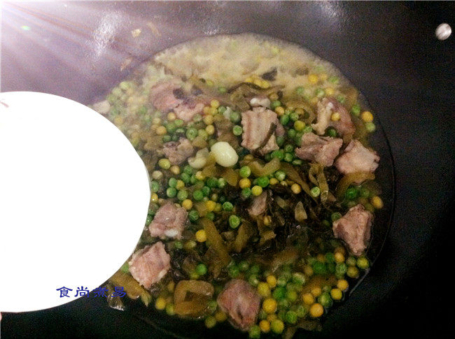 咸菜豌豆焖排骨步骤10