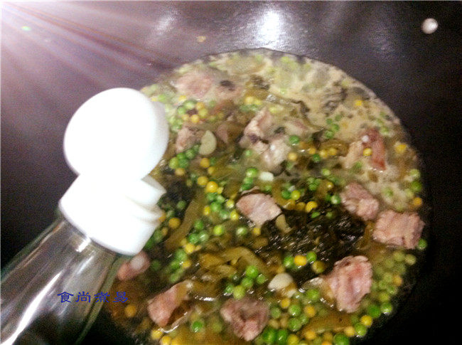 咸菜豌豆焖排骨步骤12