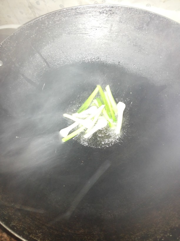 蒜苗芹菜炒鱿鱼步骤4