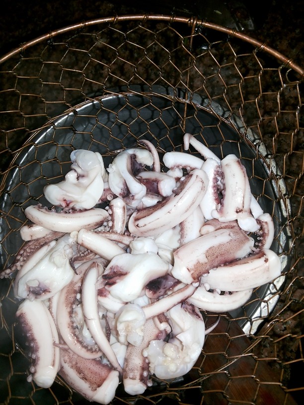 蒜苗芹菜炒鱿鱼步骤3