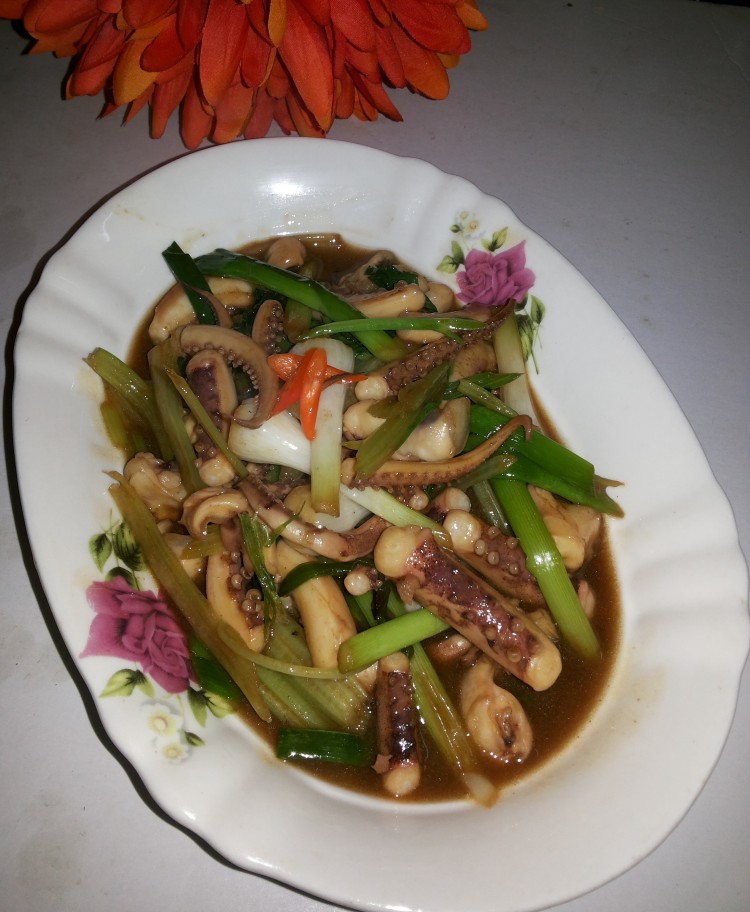 蒜苗芹菜炒鱿鱼步骤9