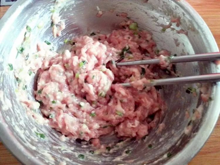 丝瓜蒸肉泥步骤1