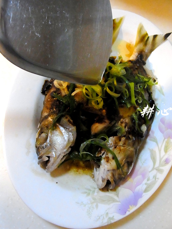 豉汁蒸鯻鱼步骤7