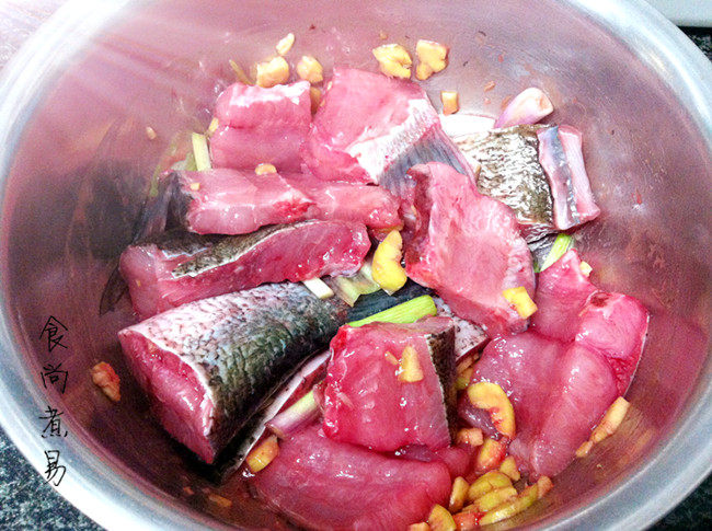 豆豉辣酱烧鱼块步骤1
