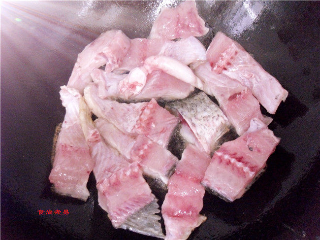 豆豉辣酱烧鱼块步骤2