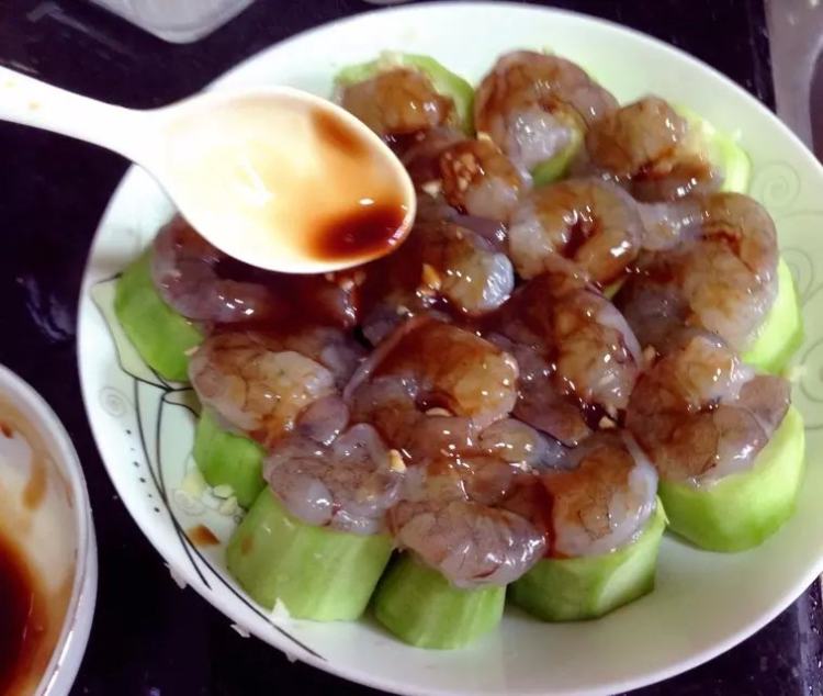 丝瓜蒸鲜虾步骤6