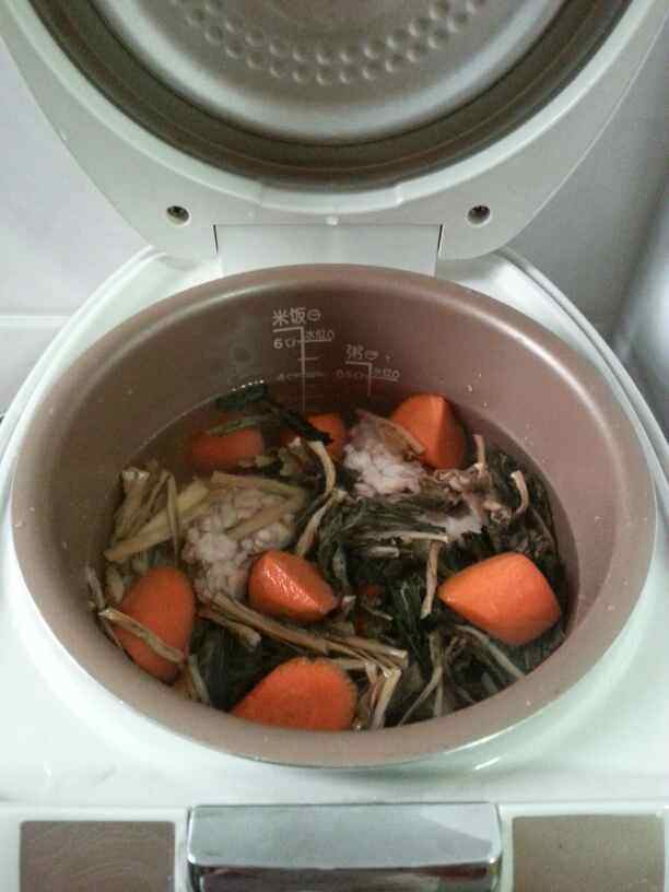菜干胡萝卜汤步骤5