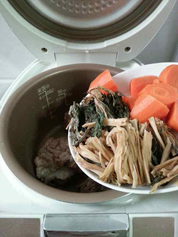 菜干胡萝卜汤步骤4