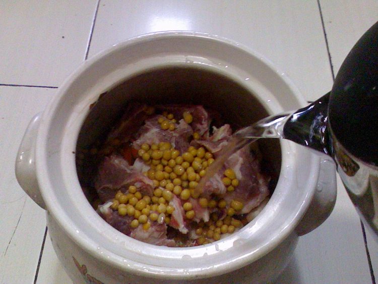 胡萝卜马蹄煲猪骨步骤5