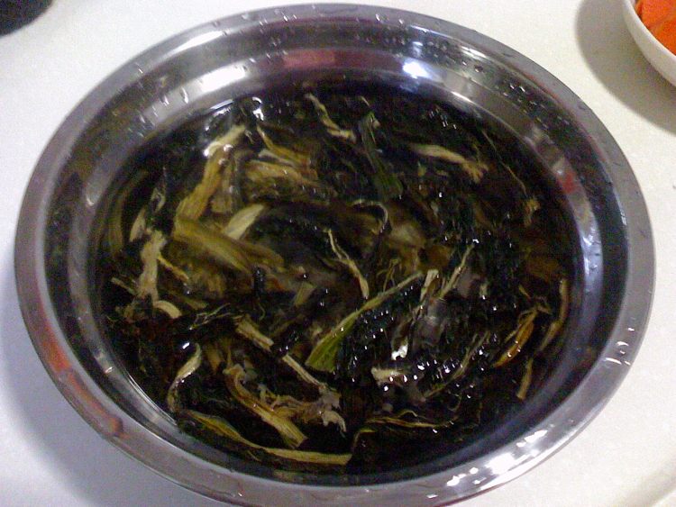 菜干猪骨汤步骤2