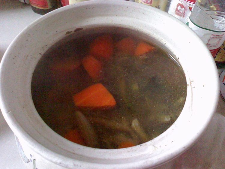 菜干猪骨汤步骤7