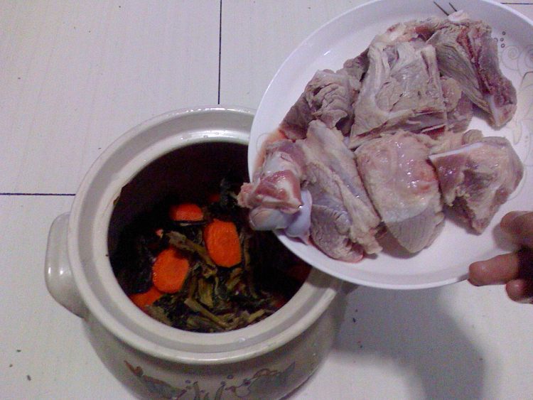 菜干猪骨汤步骤5