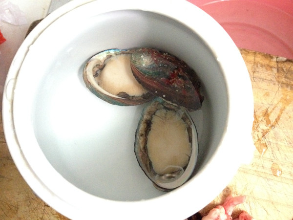 鲍鱼清炖鸭心步骤4