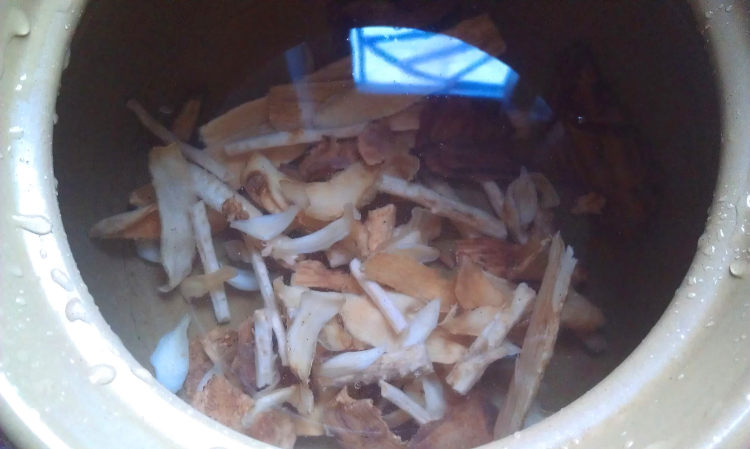 虫草花清补汤步骤3