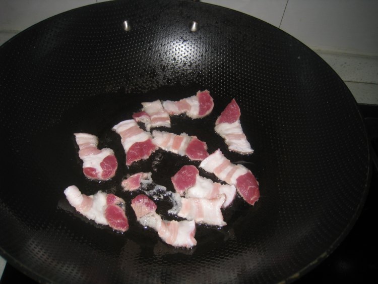 五花肉炒荷兰豆步骤4