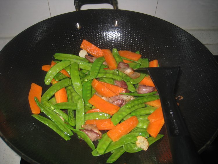 五花肉炒荷兰豆步骤7