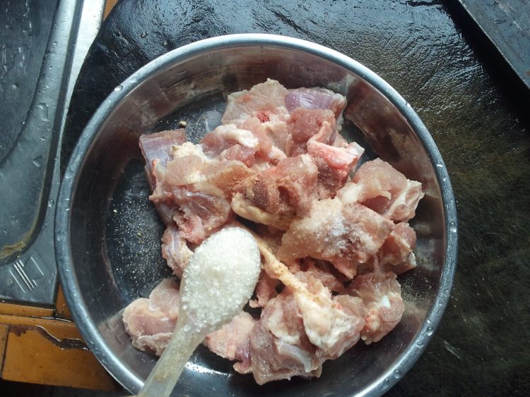 香辣豆豉蒸排骨步骤2