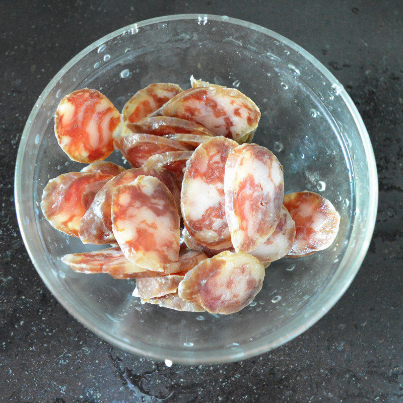 西兰花腊肠煲仔饭步骤4