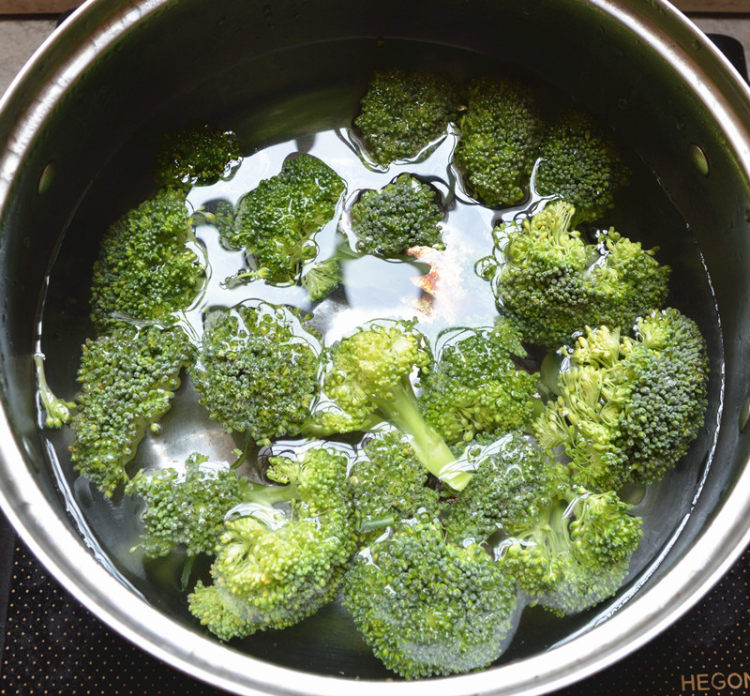 西兰花腊肠煲仔饭步骤7