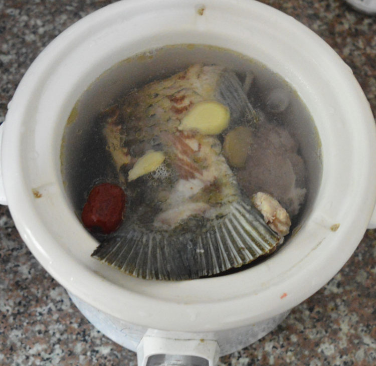 黑豆煲鲩鱼尾步骤5