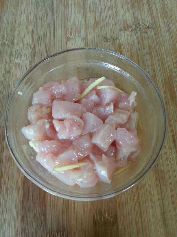 西兰花炒鸡肉步骤4