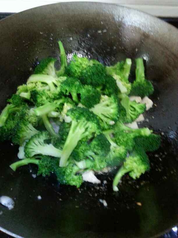 西兰花炒鸡肉步骤8