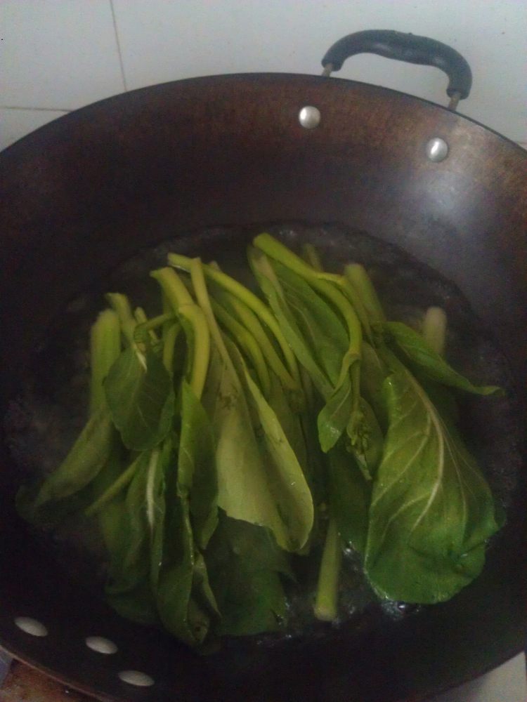肉末白灼菜心步骤2