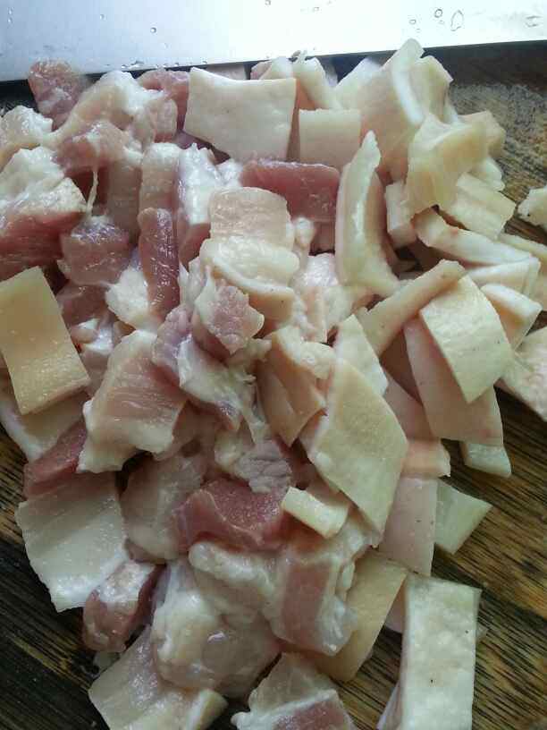 黄豆红焖五花肉步骤1