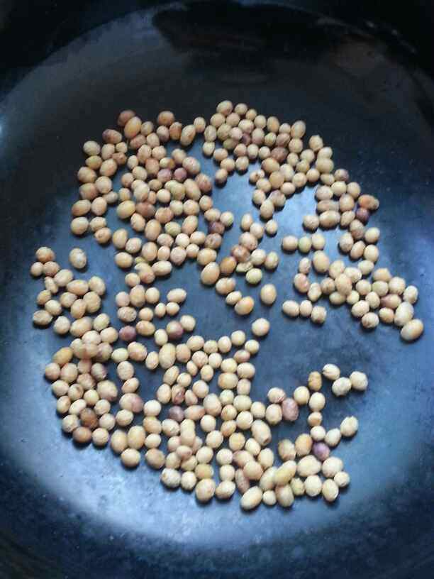 黄豆红焖五花肉步骤2