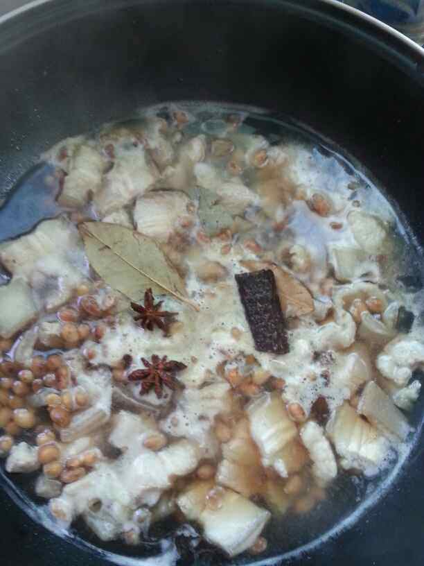 黄豆红焖五花肉步骤6