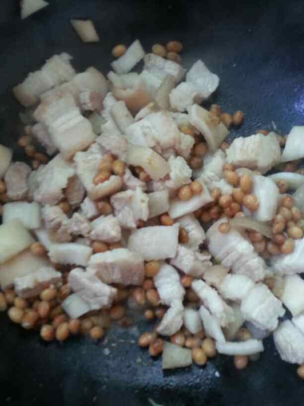 黄豆红焖五花肉步骤4