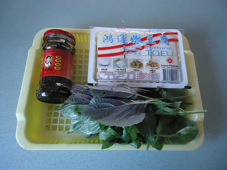 老干妈辣酱蒸嫩豆腐步骤1