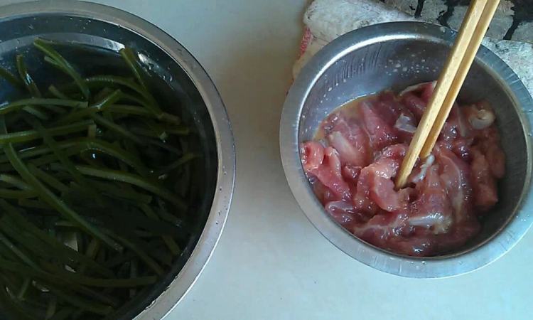 鲜菇炒瘦肉步骤3