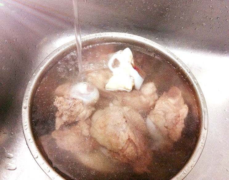 土茯苓扁豆大骨汤步骤4