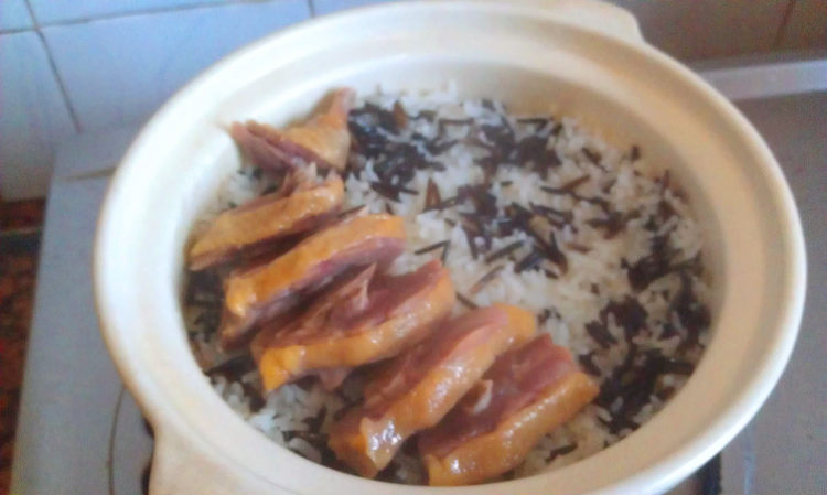 菰米腊鸭腿煲仔饭步骤8