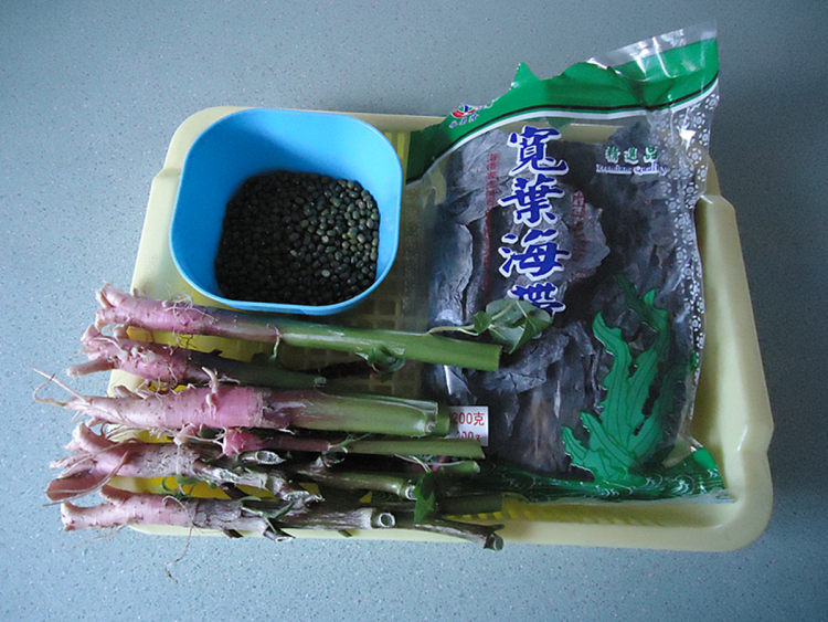 海带绿豆煲马齿苋根步骤1