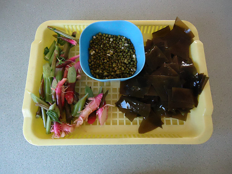 海带绿豆煲马齿苋根步骤2