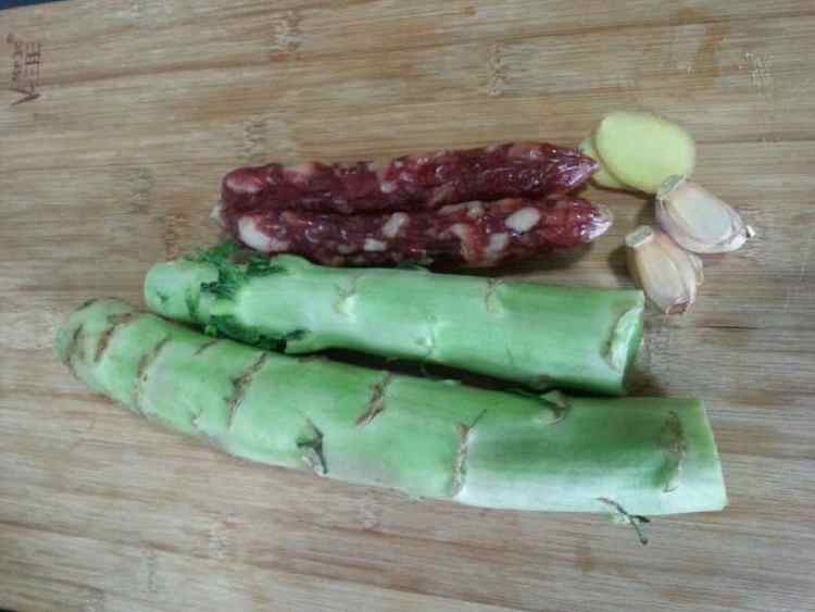 莴笋炒腊肠步骤1