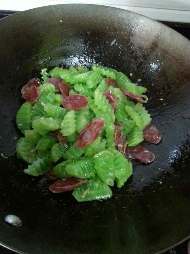莴笋炒腊肠步骤12