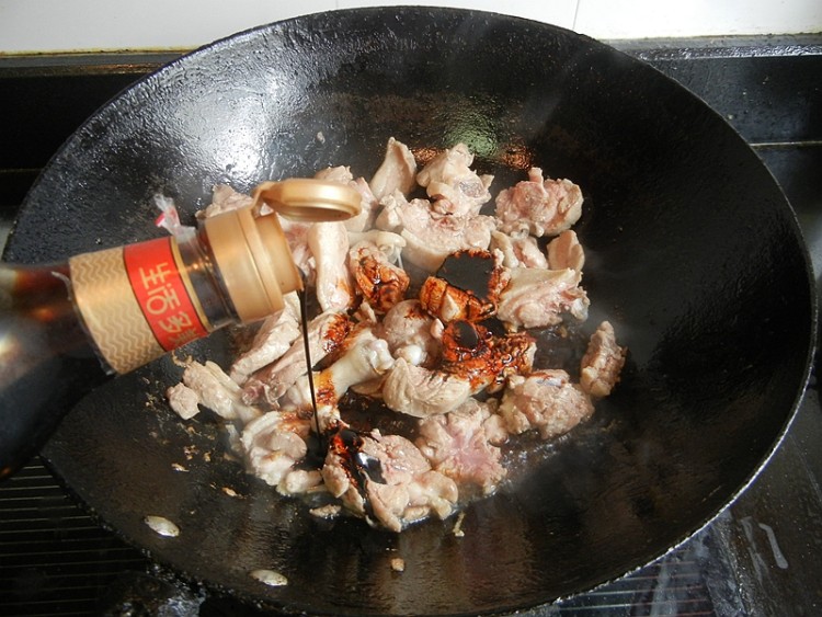 黑笋鸭腿砂锅煲步骤7