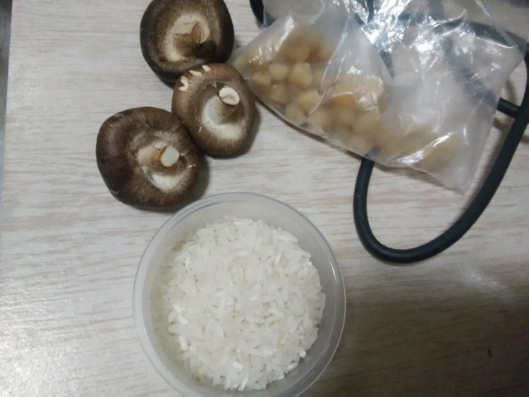 干贝胡萝卜粥步骤1